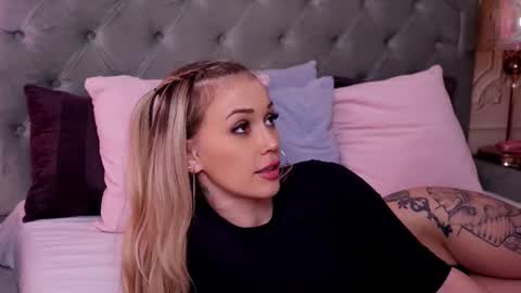 Snapshot of lucyaddison chatting on 5, 3, 2025 LucyAddison online show from 5, 3, 2025