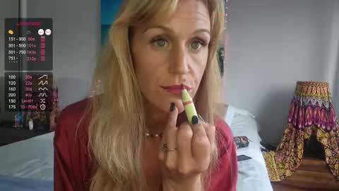 Snapshot of lucyvybes_and_gogert chatting on 19, 12, 2025 Lucy Vybes and Go-Gert online show from 19, 12, 2025