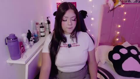 Snapshot of lucyy_peach chatting on 18, 4, 2026 LUCYY FROM HOME online show from 18, 4, 2026