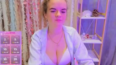 Snapshot of luisa_rosee chatting on 12, 10, 2025 Luisa Rosee online show from 12, 10, 2025