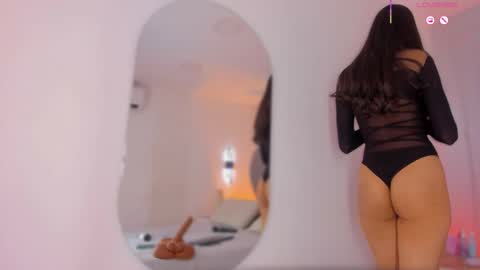 Snapshot of luisah_ chatting on 22, 12, 2025 L U I S A online show from 22, 12, 2025