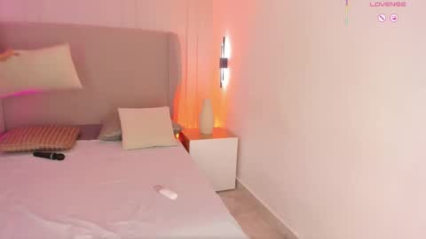 Snapshot of luisah_ chatting on 5, 2, 2026 L U I S A online show from 5, 2, 2026