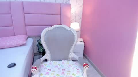 Snapshot of luisajonnes chatting on 10, 9, 2025 Luisa Jones online show from 10, 9, 2025