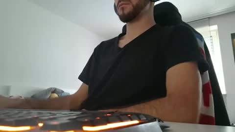 Snapshot of lukasschoetz chatting on 4, 12, 2025 lukasschoetz online show from 4, 12, 2025