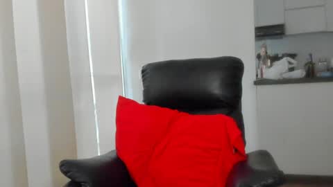 Snapshot of lukeglanton17 chatting on 26, 4, 2026 Luke online show from 26, 4, 2026