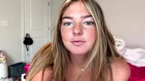 Snapshot of luluxoxo3 chatting on 5, 5, 2026 Lulu online show from 5, 5, 2026