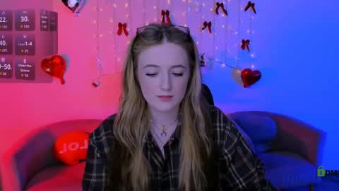 luna_berryy online show from 11, 4, 2026