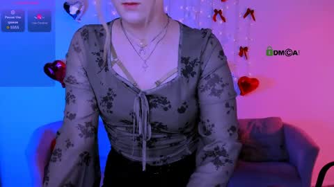 luna_berryy online show from 15, 4, 2026