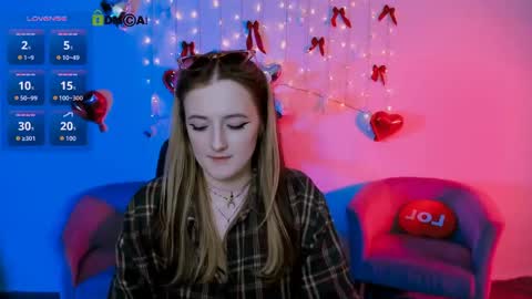 luna_berryy online show from 28, 4, 2026