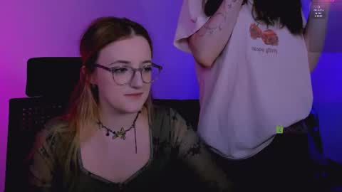 luna_berryy online show from 10, 6, 2026