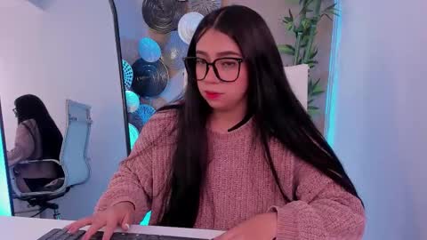 luna_cute14 online show from 19, 1, 2026