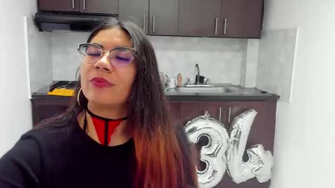 Snapshot of luna_dumont chatting on 28, 1, 2025 luna online show from 28, 1, 2025