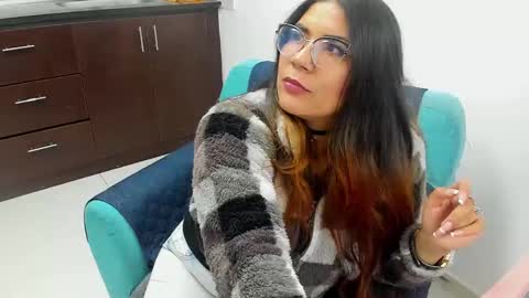 Snapshot of luna_dumont chatting on 6, 2, 2025 luna online show from 6, 2, 2025