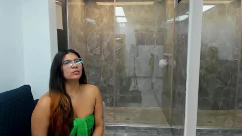 Snapshot of luna_dumont chatting on 10, 2, 2025 luna online show from 10, 2, 2025