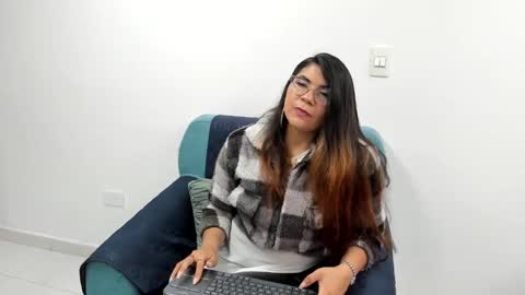 Snapshot of luna_dumont chatting on 6, 3, 2025 luna online show from 6, 3, 2025
