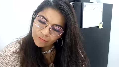Snapshot of luna_dumont chatting on 10, 9, 2025 luna online show from 10, 9, 2025