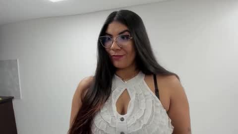 Snapshot of luna_dumont chatting on 3, 10, 2025 luna online show from 3, 10, 2025