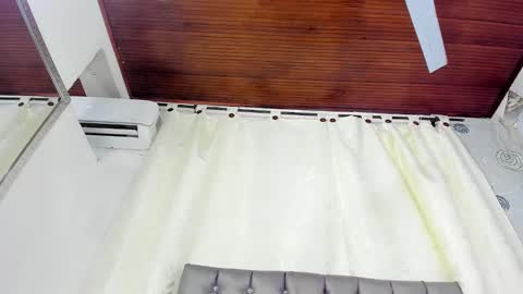 Luna Eva online show from 4, 3, 2025