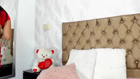 Luna Eva online show from 9, 9, 2025