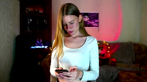 Snapshot of luna_evan chatting on 28, 10, 2025 luna_evan online show from 28, 10, 2025