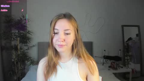 Snapshot of luna_go1d chatting on 12, 10, 2025 Luna online show from 12, 10, 2025