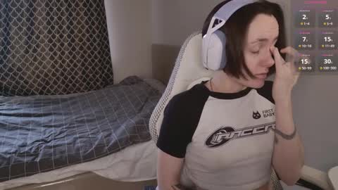 luna_loveeee online show from 8, 4, 2026