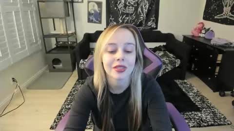 Luna online show from 25, 2, 2026