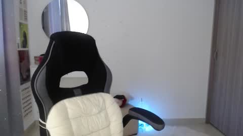 Snapshot of luna_mails chatting on 11, 10, 2025 Luna online show from 11, 10, 2025