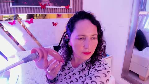 luna_naughty1 online show from 9, 3, 2026