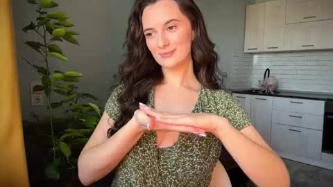 luna_raee online show from 23, 9, 2025