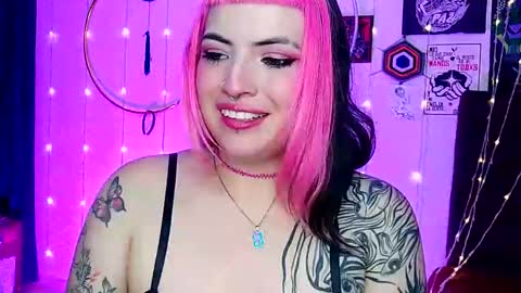 Snapshot of luna_ray420 chatting on 6, 2, 2025 MISS LUNA online show from 6, 2, 2025