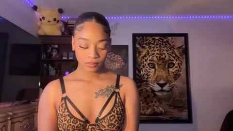 lunaa_11 online show from 20, 2, 2025