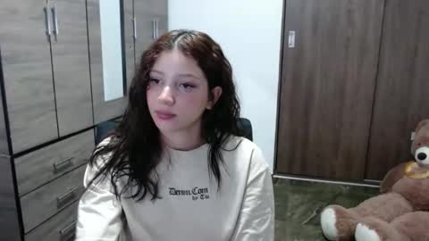 Snapshot of lunaa_sub chatting on 3, 10, 2025 lunaa_sub online show from 3, 10, 2025