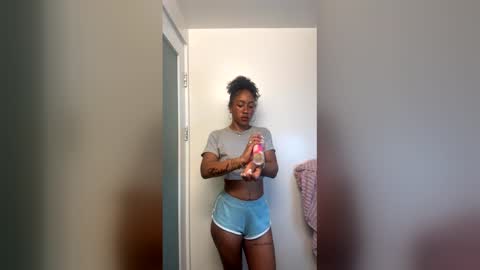 lunaalighttt online show from 10, 4, 2026