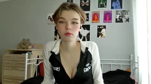 Snapshot of lunaastar_ chatting on 8, 1, 2025 lunaastar_ online show from 8, 1, 2025
