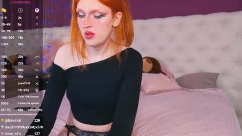 Luna give me a thumbs up please online show from 6, 4, 2026