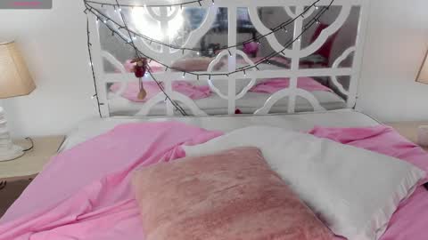 Snapshot of lunalasman chatting on 2, 1, 2025 Luna Lasman online show from 2, 1, 2025