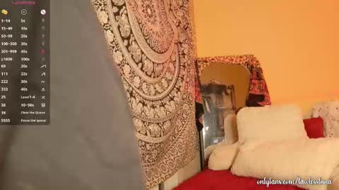 Snapshot of lunalawless chatting on 28, 10, 2025 luna dela cruz online show from 28, 10, 2025