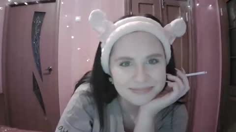 lunamystique_ online show from 5, 2, 2025