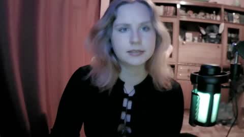 lunamystique_ online show from 8, 4, 2026