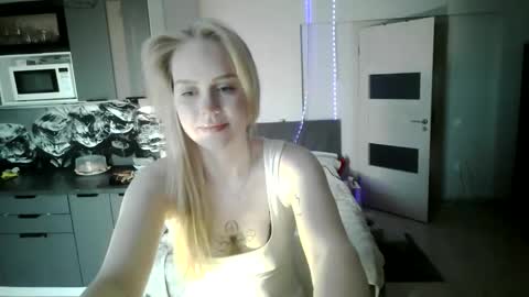 lunapeony online show from 23, 2, 2026