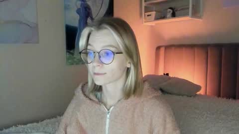 Snapshot of lunar_sofia chatting on 25, 9, 2025 Sofia online show from 25, 9, 2025