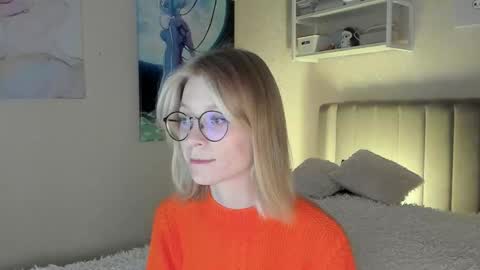 Snapshot of lunar_sofia chatting on 7, 10, 2025 Sofia online show from 7, 10, 2025