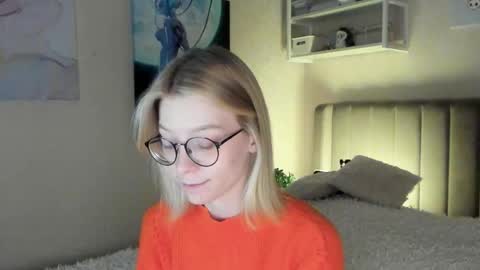 Snapshot of lunar_sofia chatting on 12, 10, 2025 Sofia online show from 12, 10, 2025