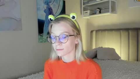 Snapshot of lunar_sofia chatting on 13, 10, 2025 Sofia online show from 13, 10, 2025