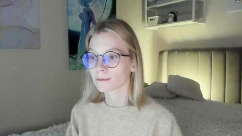 Snapshot of lunar_sofia chatting on 23, 10, 2025 Sofia online show from 23, 10, 2025