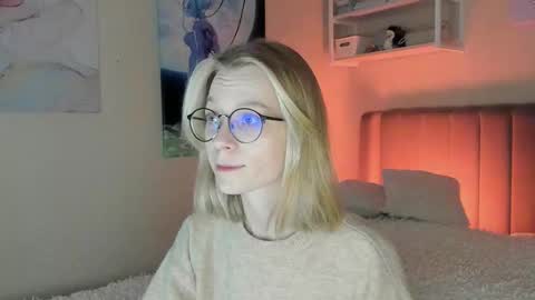 Snapshot of lunar_sofia chatting on 28, 10, 2025 Sofia online show from 28, 10, 2025