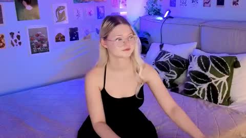 lunariafox online show from 18, 4, 2026