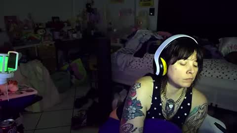 lunarqueen420 online show from 2, 7, 2026