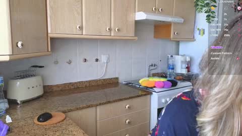 Snapshot of lunary_mix chatting on 4, 2, 2025  Luna online show from 4, 2, 2025